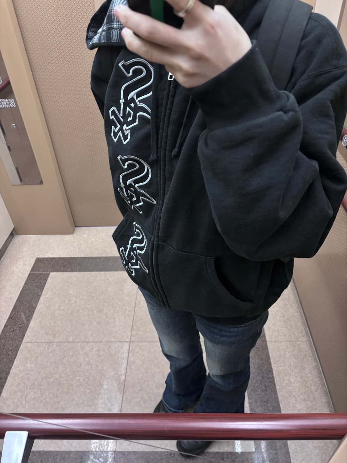 슈프림 x 시카고 화이트 삭스 집 업 후드 스웨트셔츠 블랙 - 25FW 상품이미지4