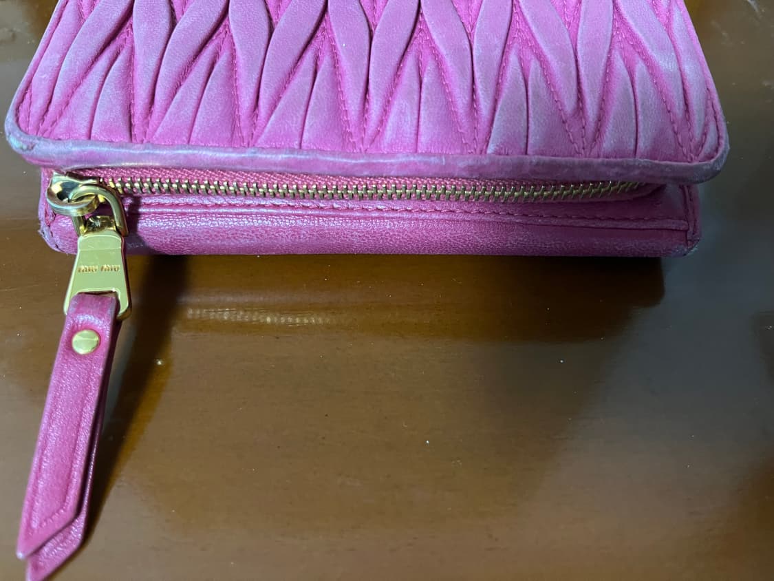 미우미우 마테라쎄 나파 가죽 중지갑 (핑크) 상품이미지3