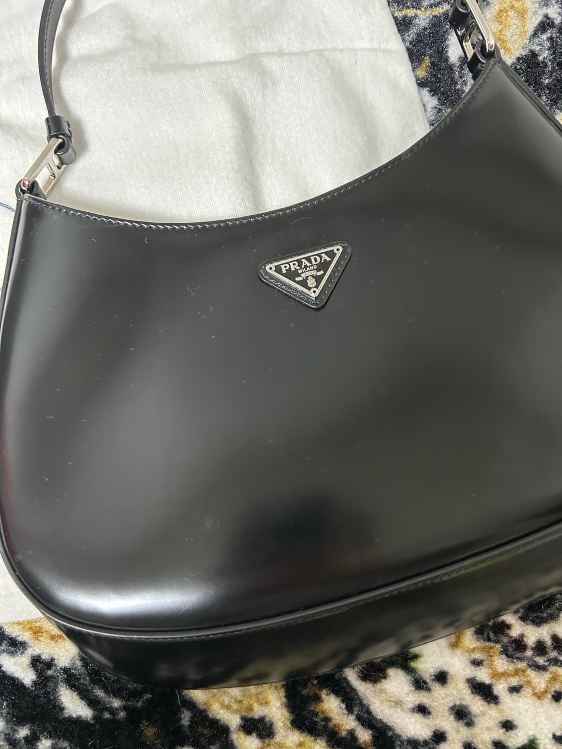 프라다 클레오 브러시드 숄더백 상품이미지2