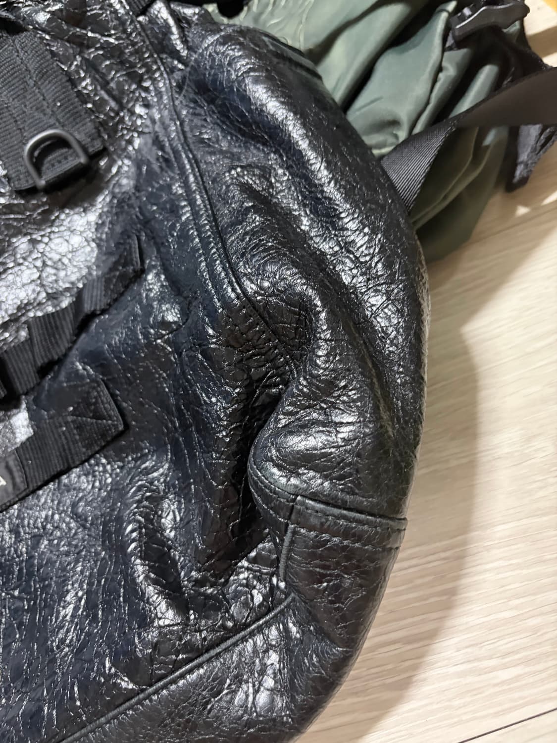 발렌시아가 아미 램스킨 토트백 상품이미지3