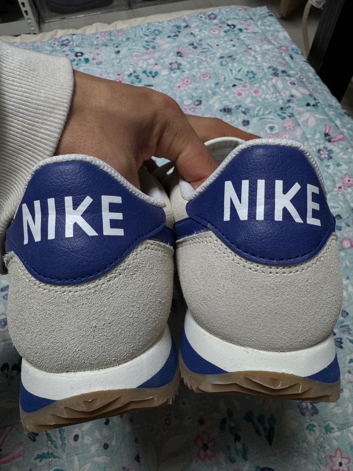 (W) 나이키 코르테즈 애슬레틱 디파트먼트 페일 아이보리 딥 로얄 블루  상품이미지3