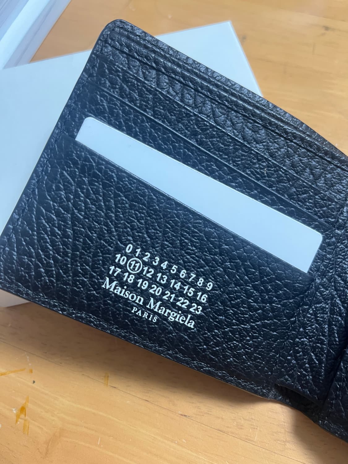 메종 마르지엘라 SA1UI0016P4455T8013 반지갑 판매합니다 상품이미지4