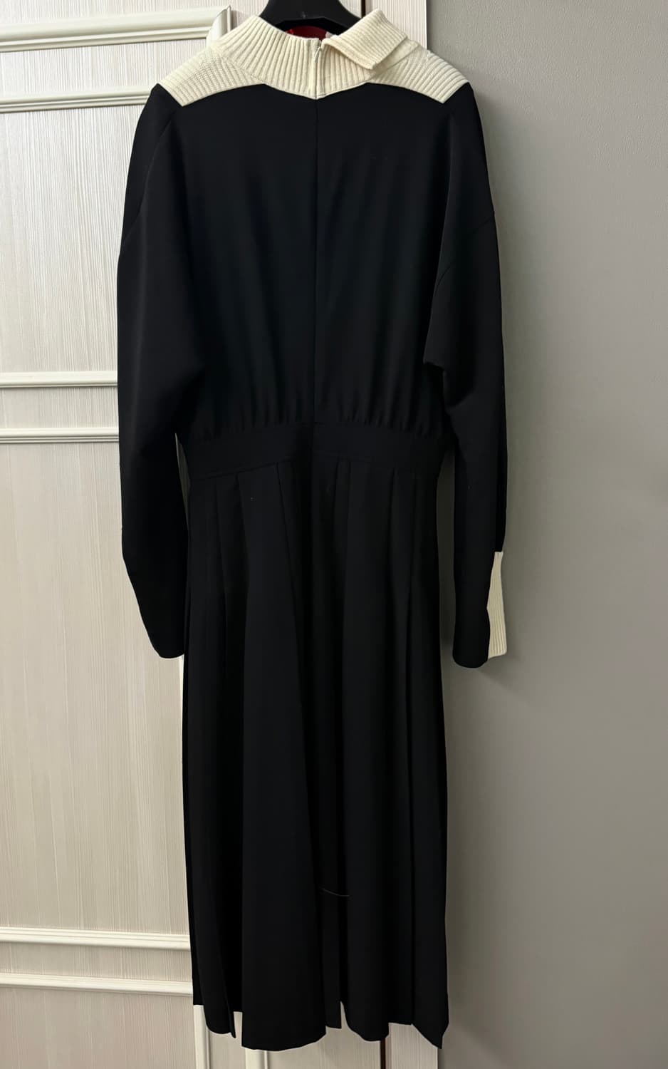 [시스템] 19FW 백 플리츠 니트 원피스 (SY1J9WDR621W) 상품이미지3