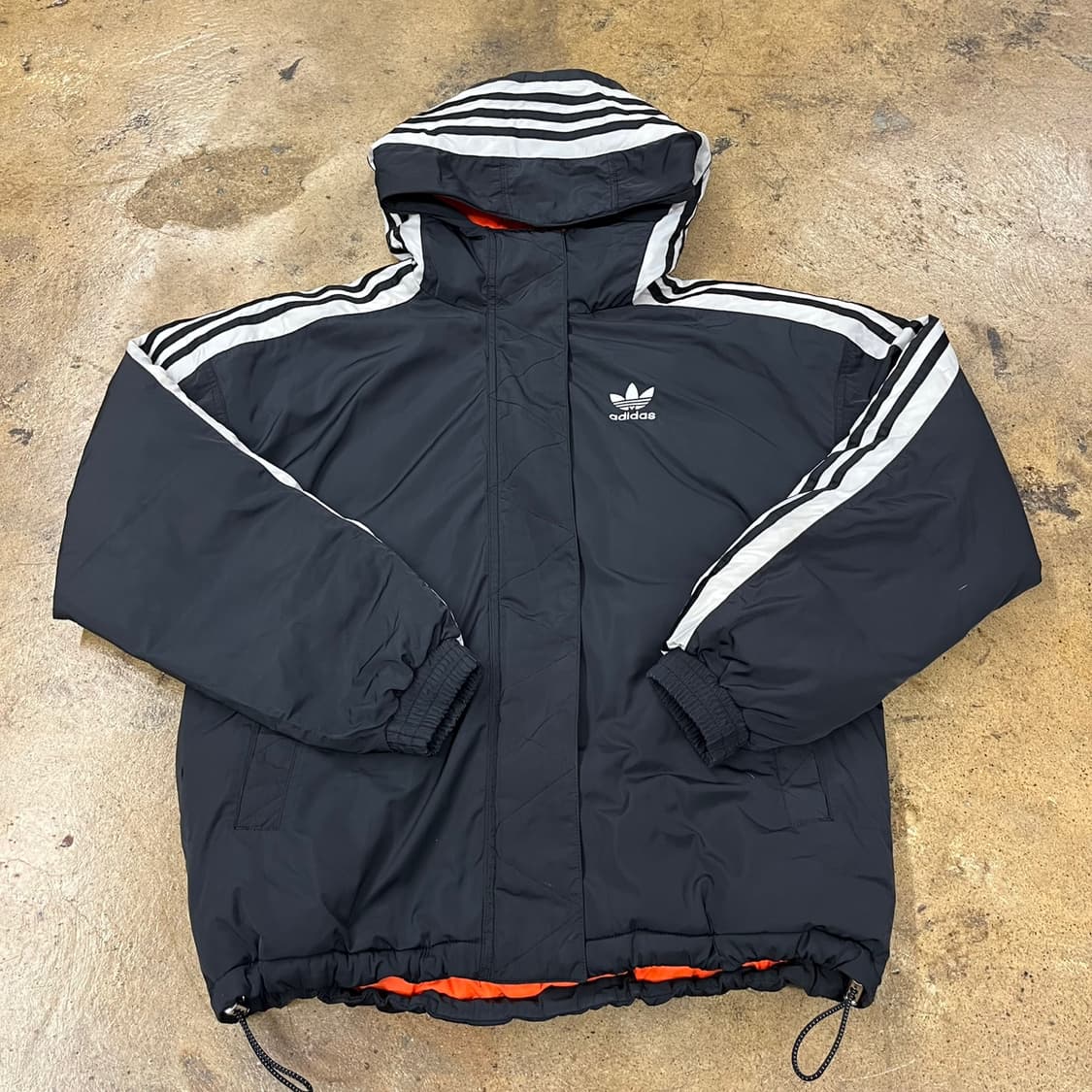 아디다스 블랙 빅로고 백로고 숏패딩  상품이미지2