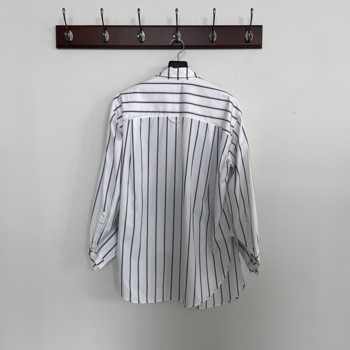 새상품 타임 흰색 스트라이프 프린팅 오버핏 셔츠 상품이미지4