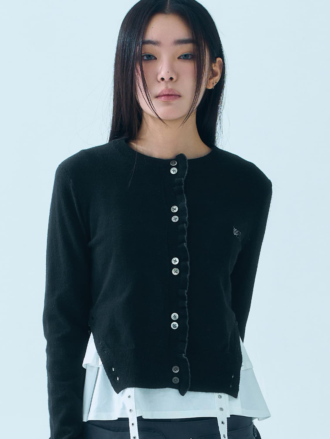 뚜오미오 SIDE BUTTON RUFFLE CARDIGAN 상품이미지3