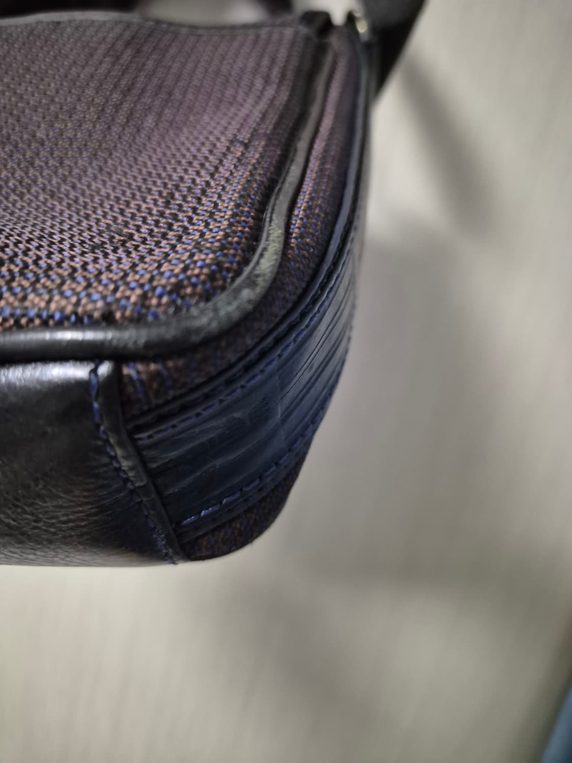 헤지스 남성 미니 크로스백 상품이미지6