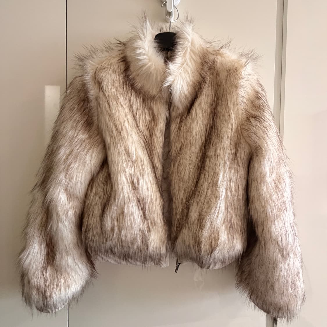 블랙업 라뷰 투톤퍼 하이넥 점퍼 아이보리 상품이미지3