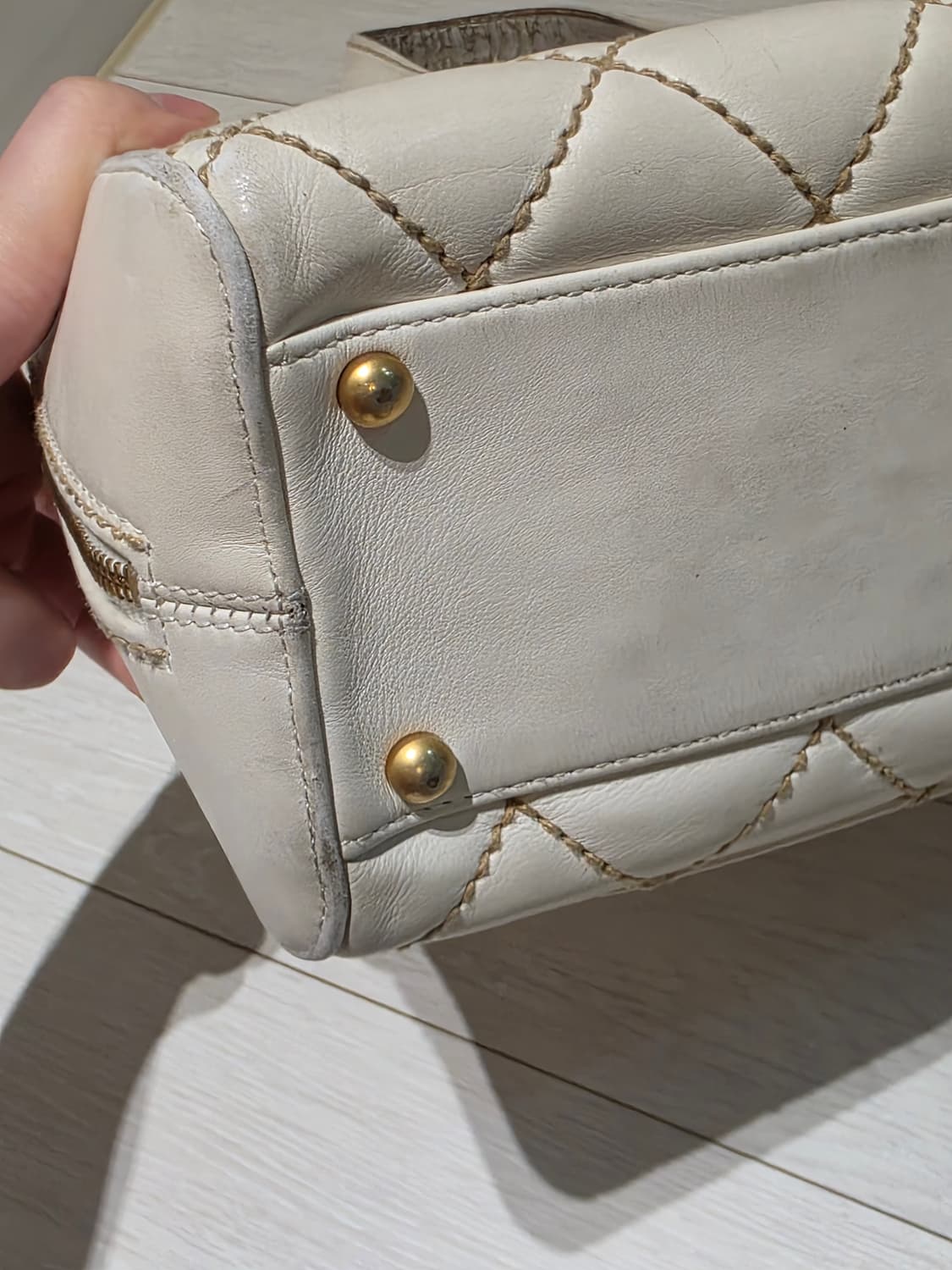 샤넬 퀼팅 스티치 화이트 토트백 상품이미지10