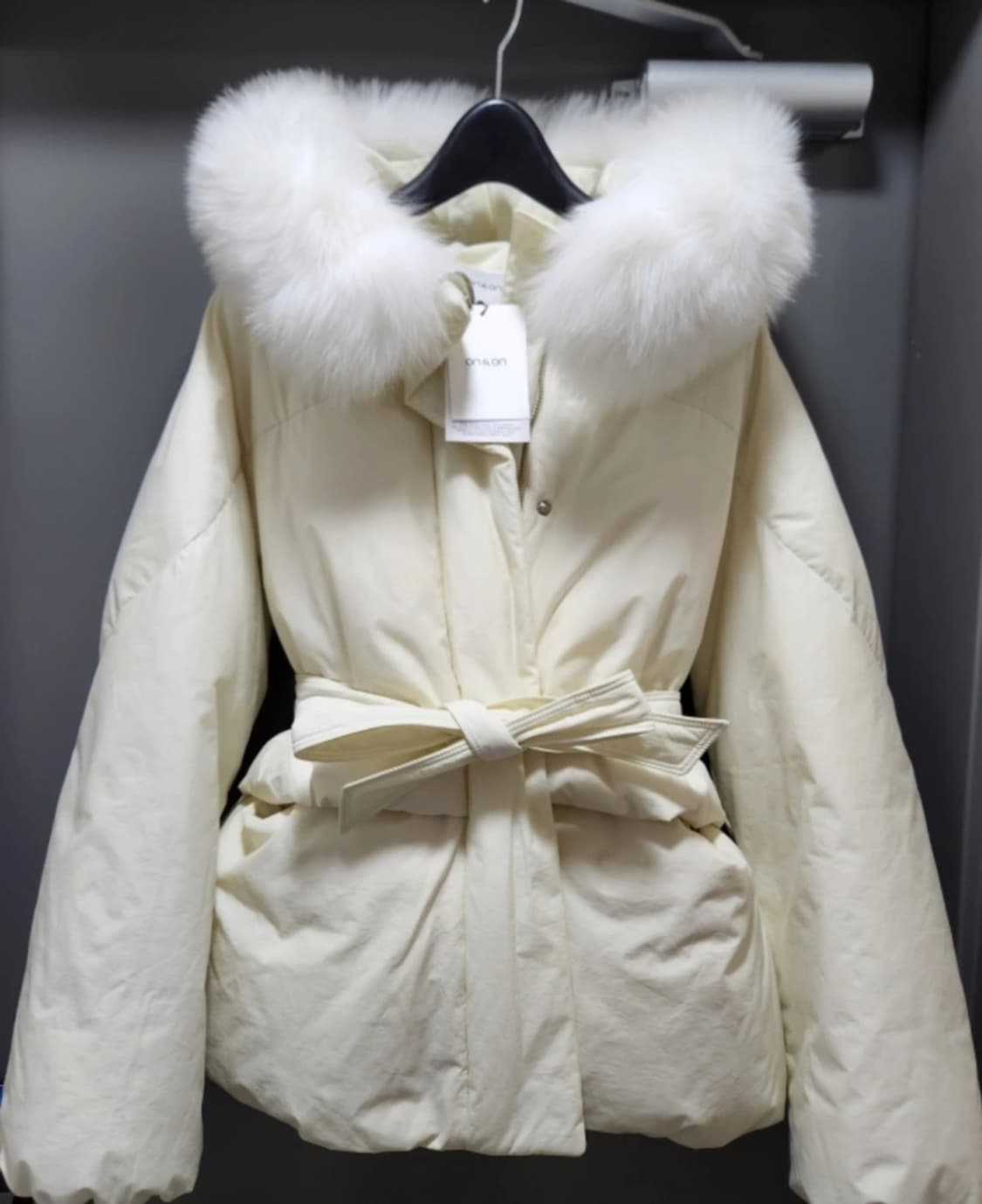 새상품 온앤온 폭스퍼 구스 숏다운 01 정채연 상품이미지6