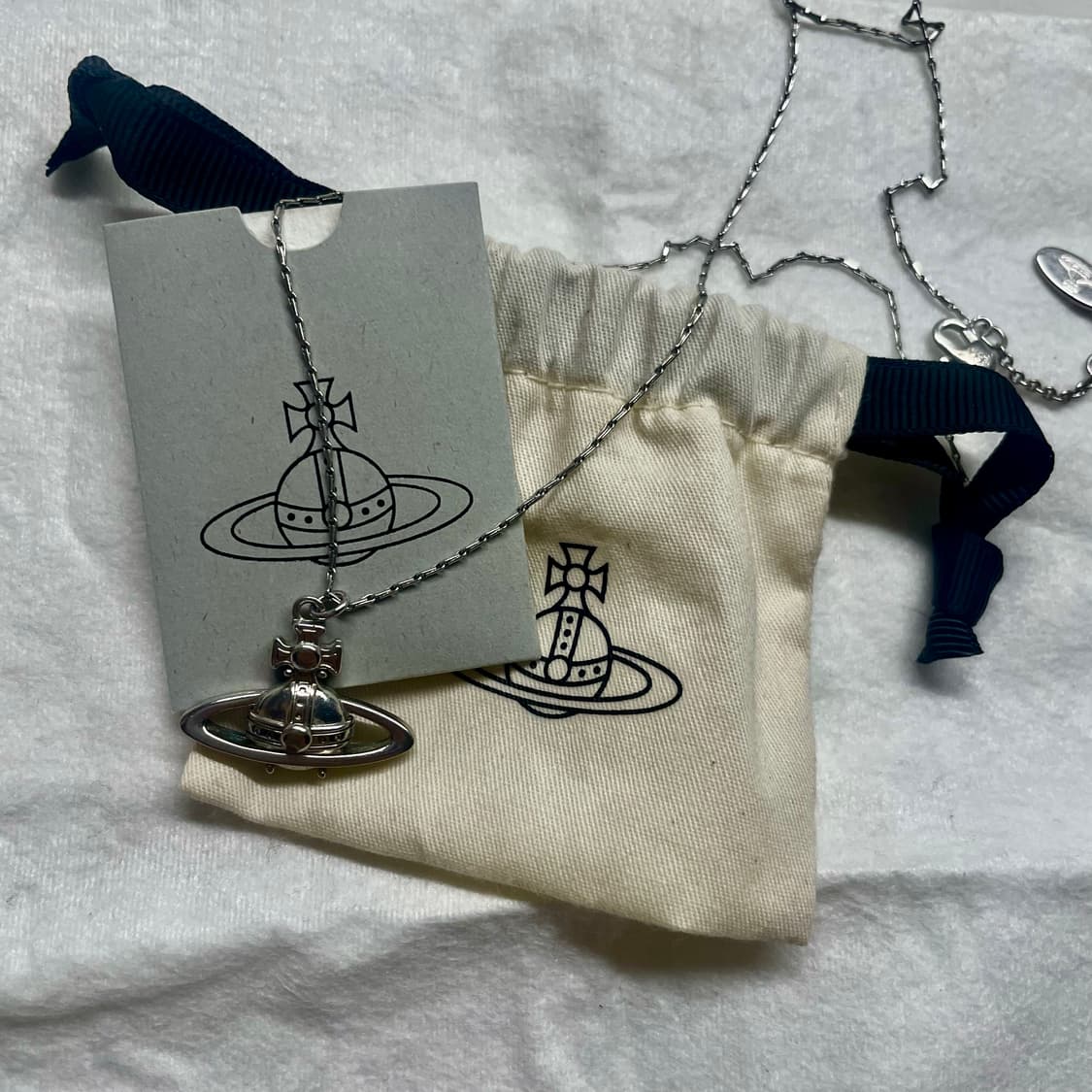 비비안웨스트우드 수지 펜던트 실버 목걸이 상품이미지1