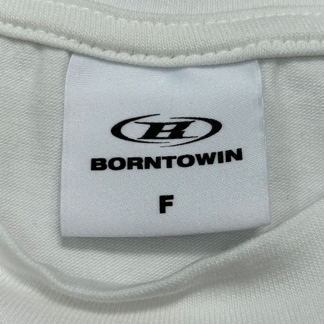 BORNTOWIN 블러 로고 크롭 반팔티 화이트 F 상품이미지6