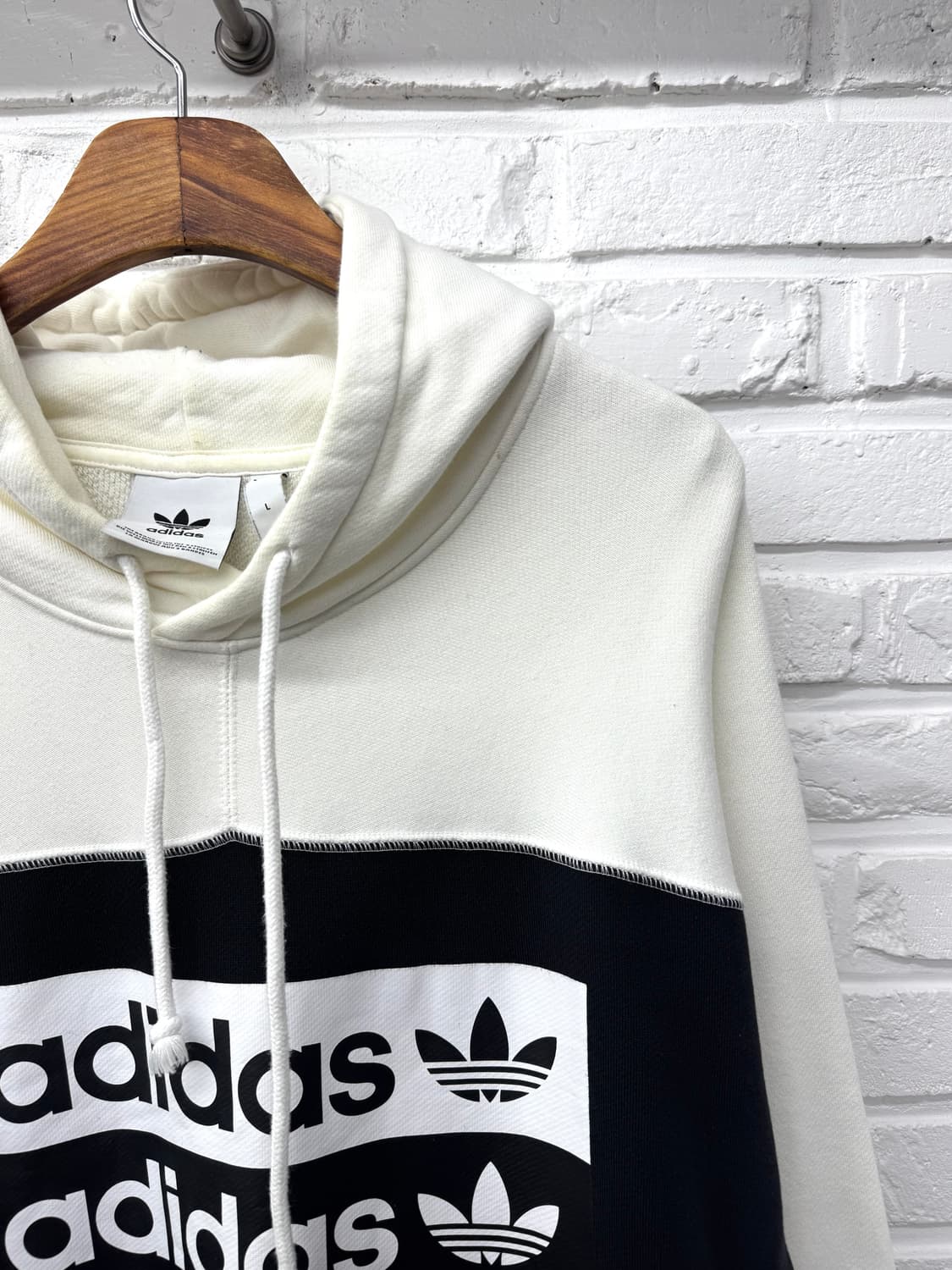 아디다스 블랙 화이트 후드티 상품이미지4
