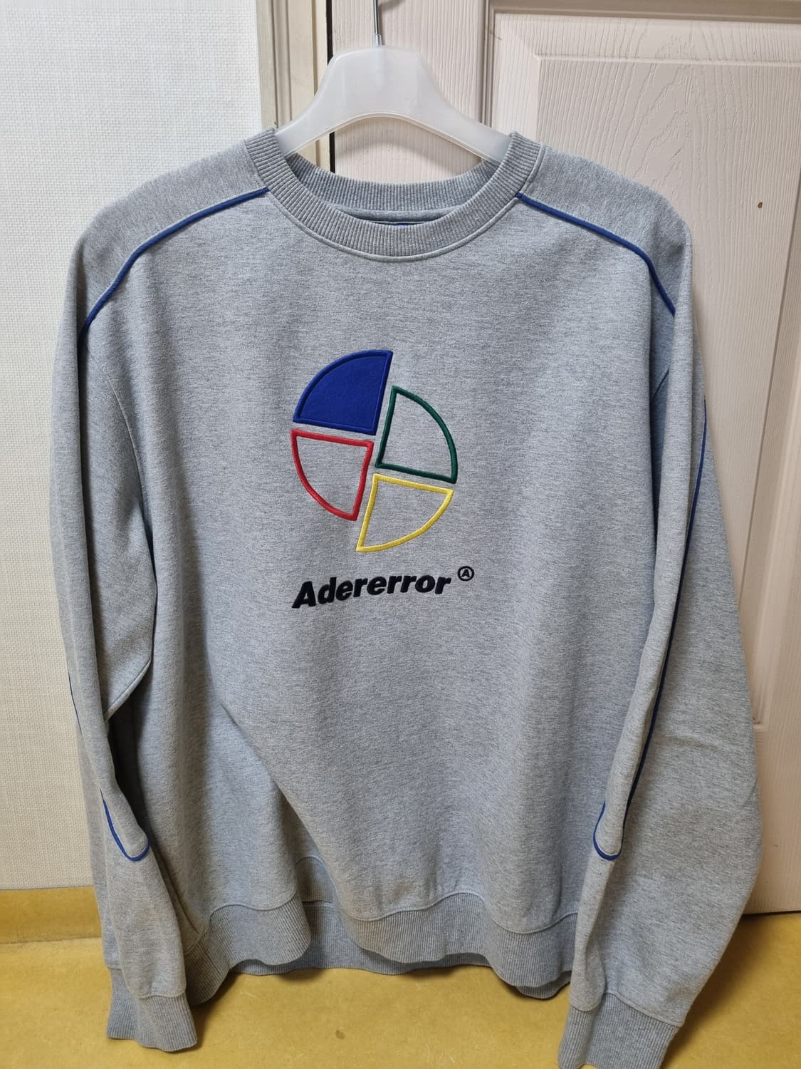 아더에러 슬라이스 맨투맨 그레이 a2사이즈 상품이미지1