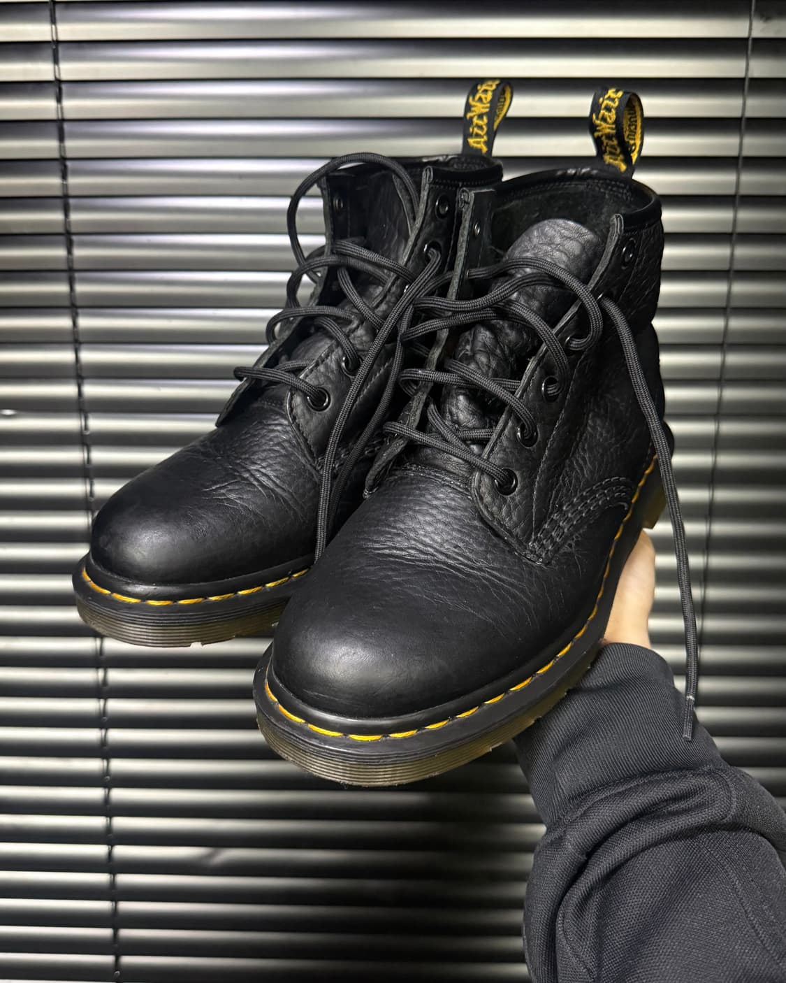 닥터마틴 101 6홀 가죽 부츠 레더 240 무광 빈티지 uk5 블랙 상품이미지1