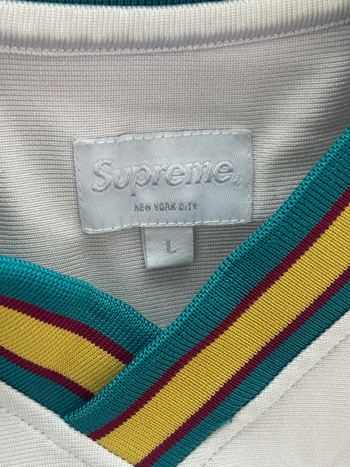 슈프림 브이넥 상품이미지3