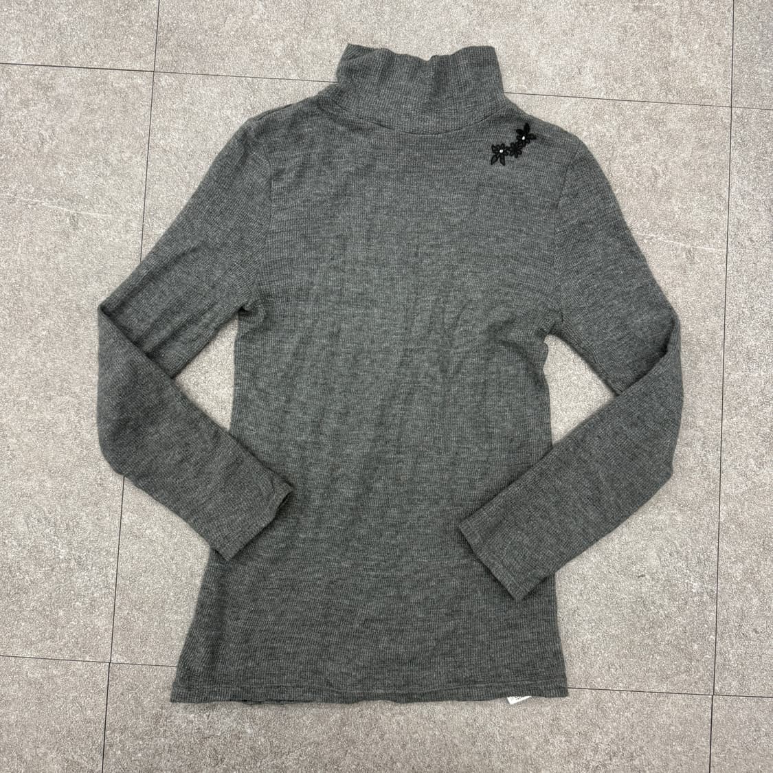 그레이 니트 긴팔티셔츠 상품이미지5