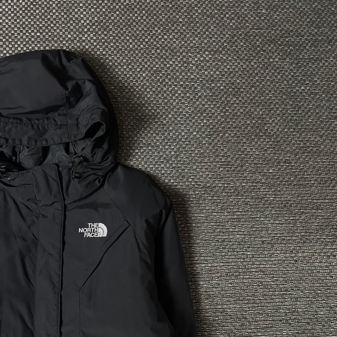 노스페이스 블랙 트윙클로고 바람막이 패딩 상품이미지3