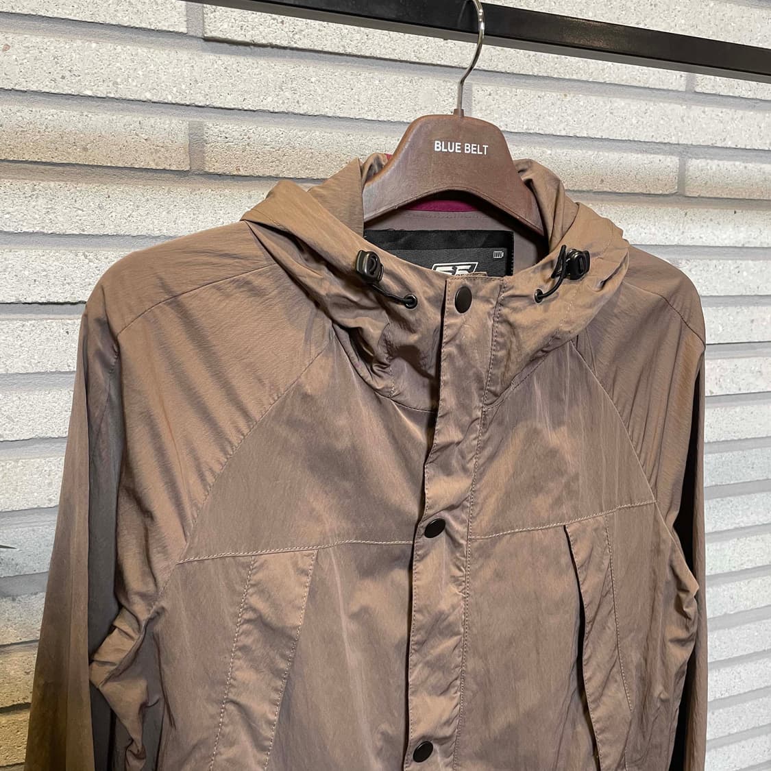 피프티파이브 디젤 나일론 후드 자켓 투포켓 스트링 디테일 브라운 상품이미지4