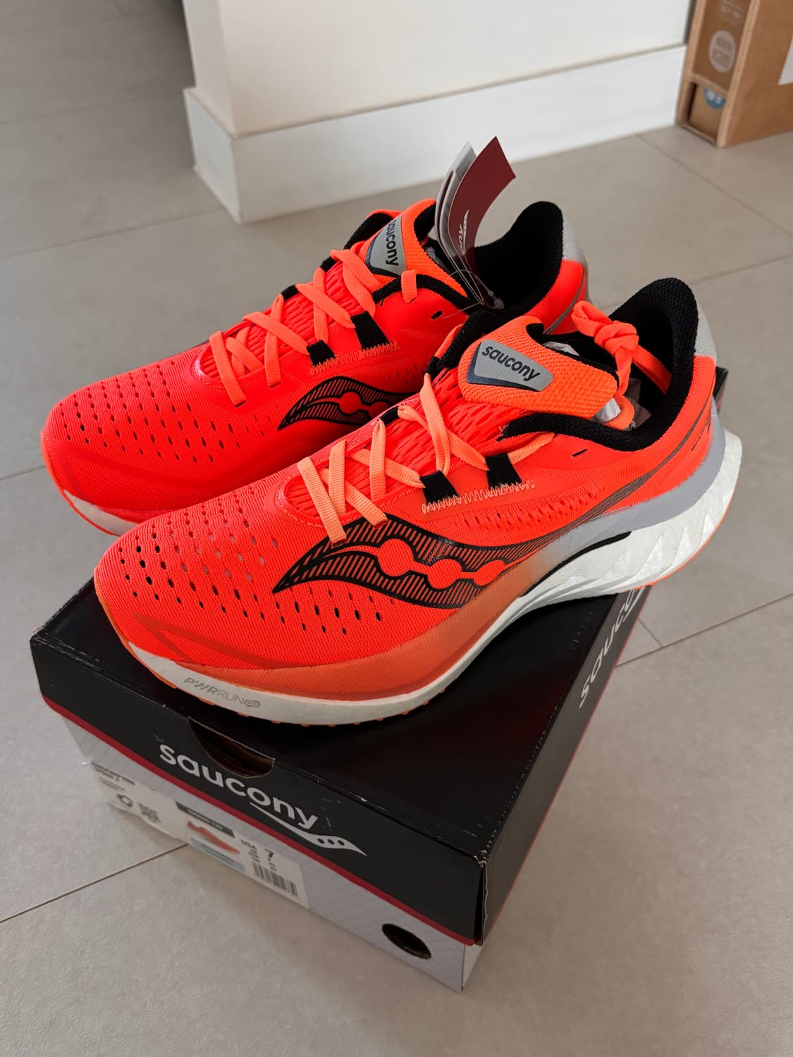 러닝화 여러 켤레 필요 없습니다 / 써코니 엔돌핀 스피드4 새상품 250 상품이미지1