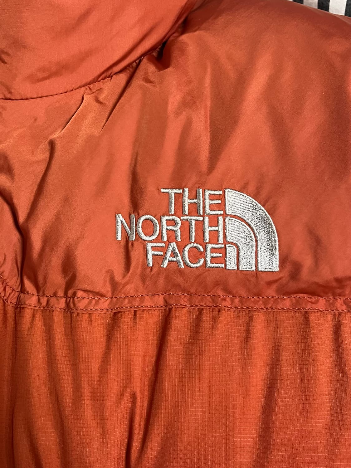노스페이스 700 중앙로고 패딩 조끼 오렌지 L 상품이미지2