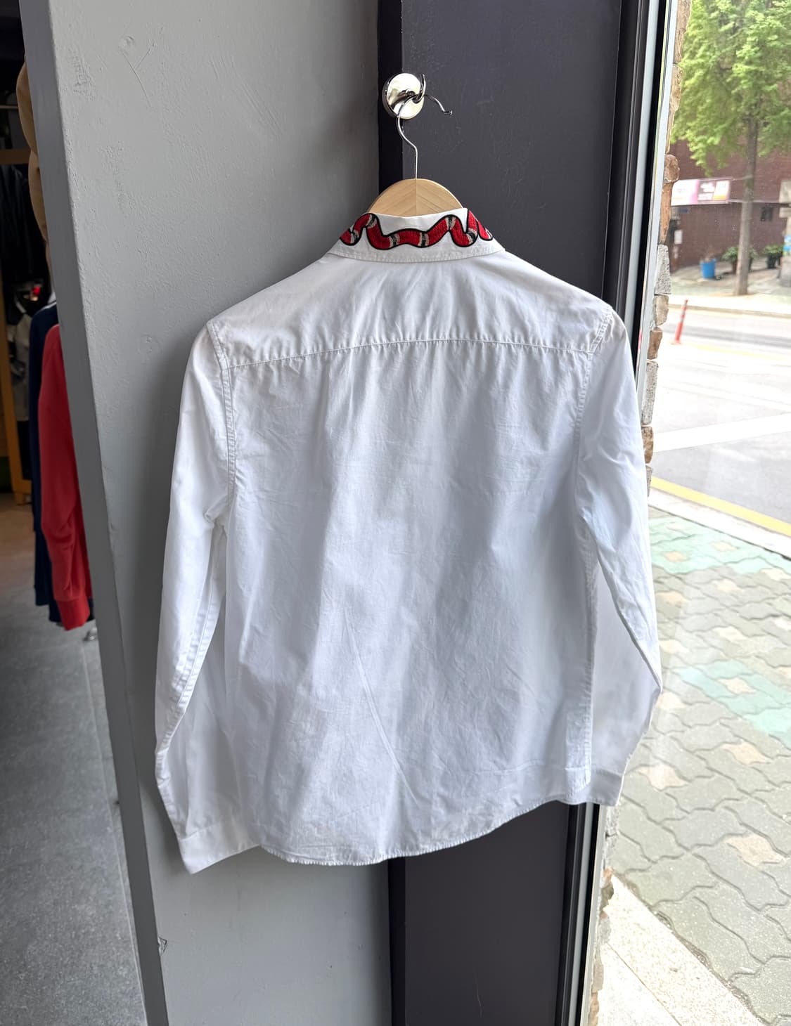 95/ 구찌 스네이크 넥카라 화이트 셔츠 상품이미지7