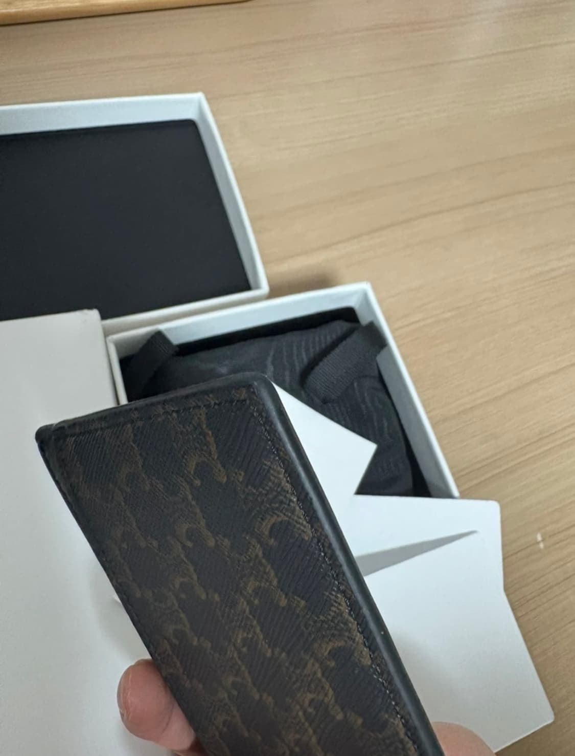 24FW 셀린느 남성 트리옹프 카드지갑 홀더 상품이미지3