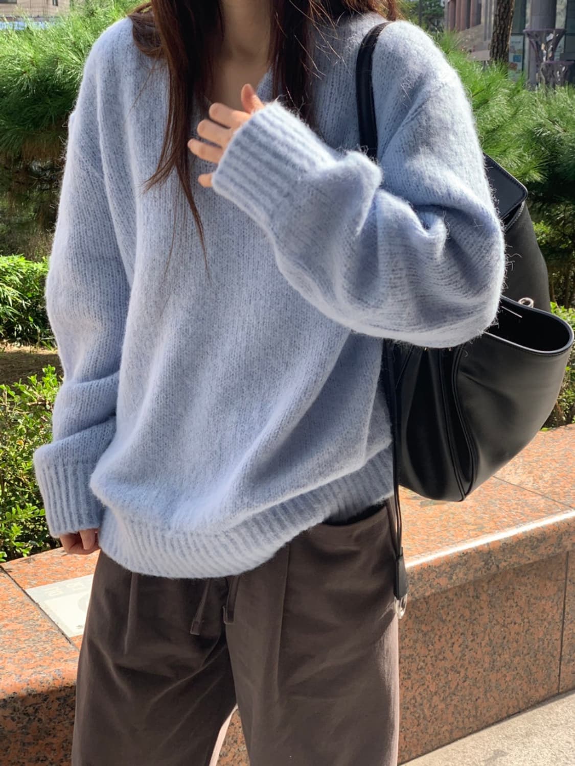 브이넥 니트 스카이블루 상품이미지1