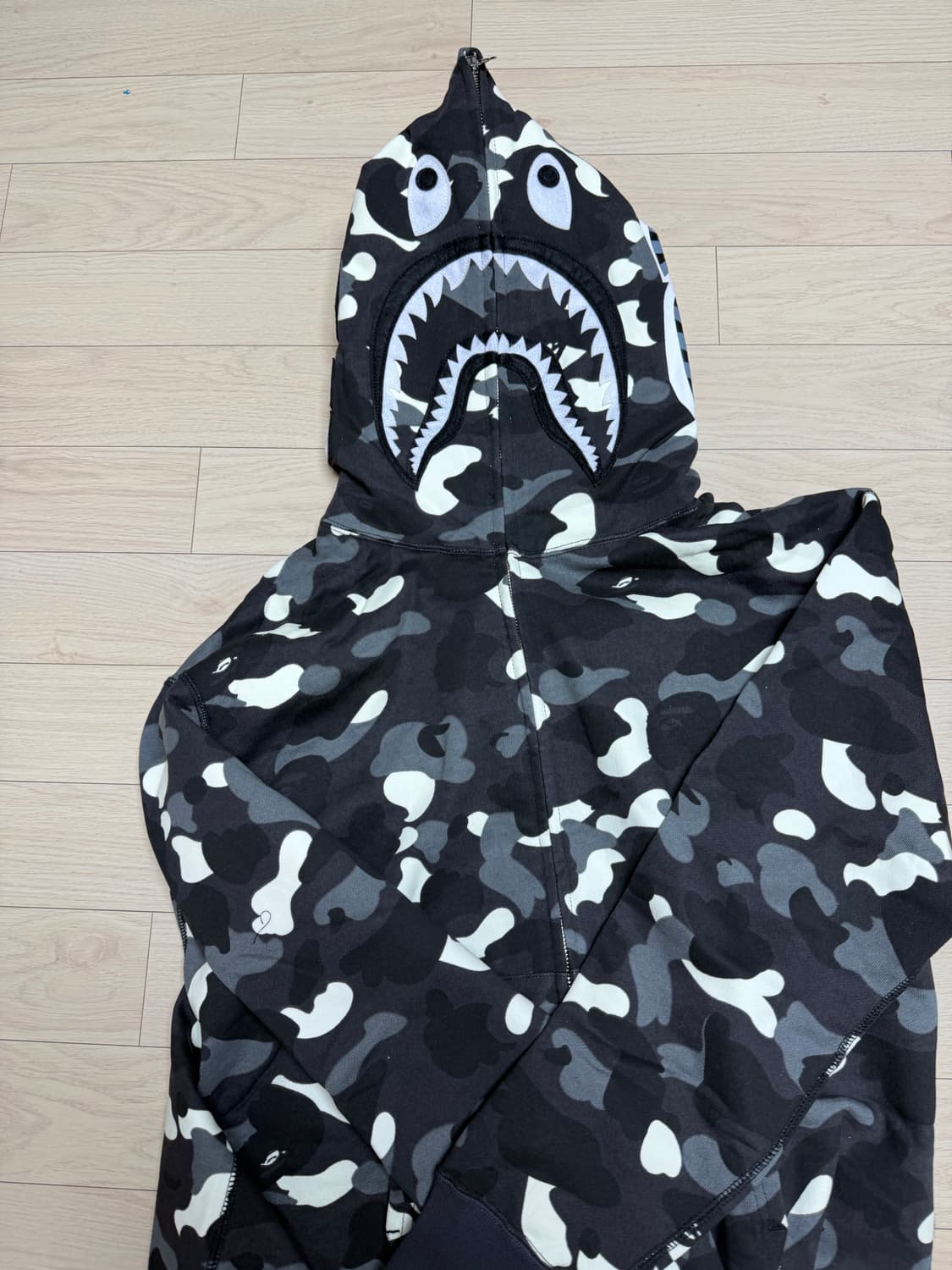 베이프 샤크후드 야광 L  시티카모 상품이미지1