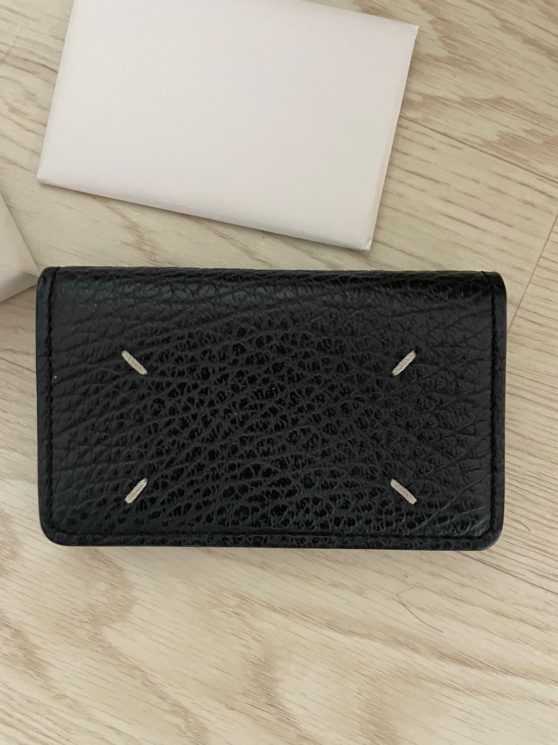 메종 마르지엘라 스티치 레더 플랩 카드 홀더 블랙 상품이미지2