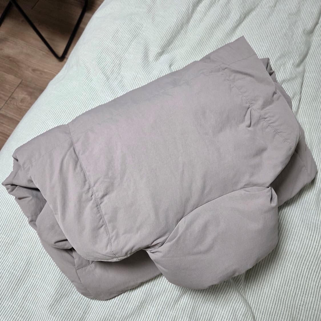 유니클로U 패디드볼륨재킷 M 내추럴 / 패딩 100 베이지 파카 르메르 상품이미지6