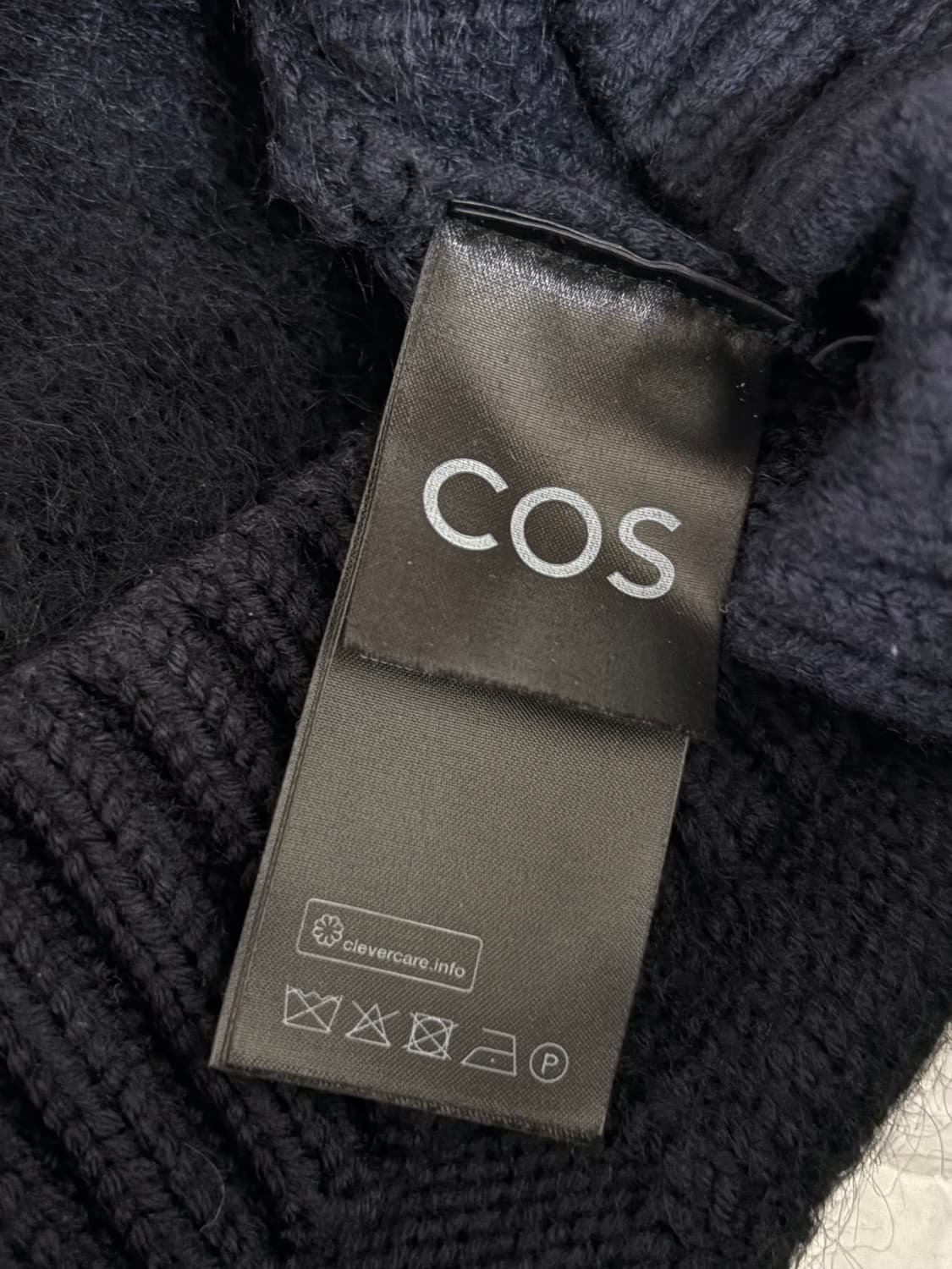 cos 모헤어 체크 니트 상품이미지3