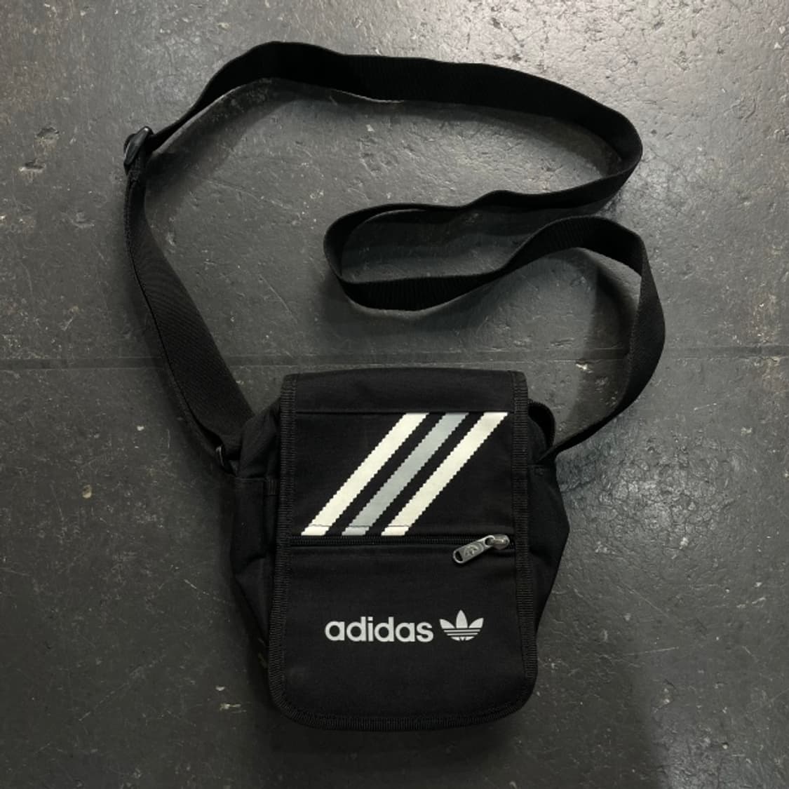 아디다스 크로스백  상품이미지1