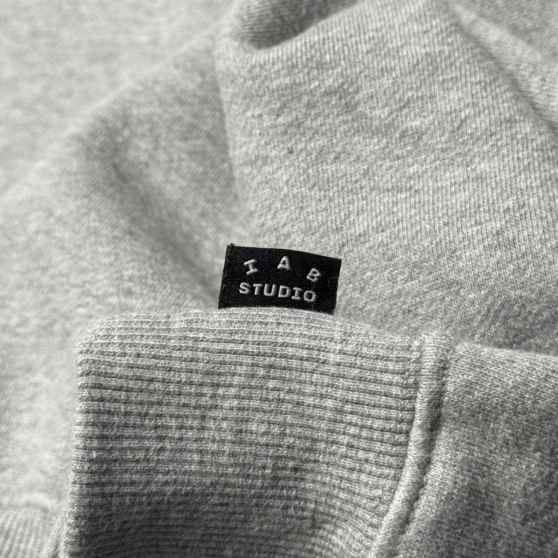 (XXL) 아이앱 스튜디오 엠보스드 스웨트 셔츠 그레이 상품이미지6