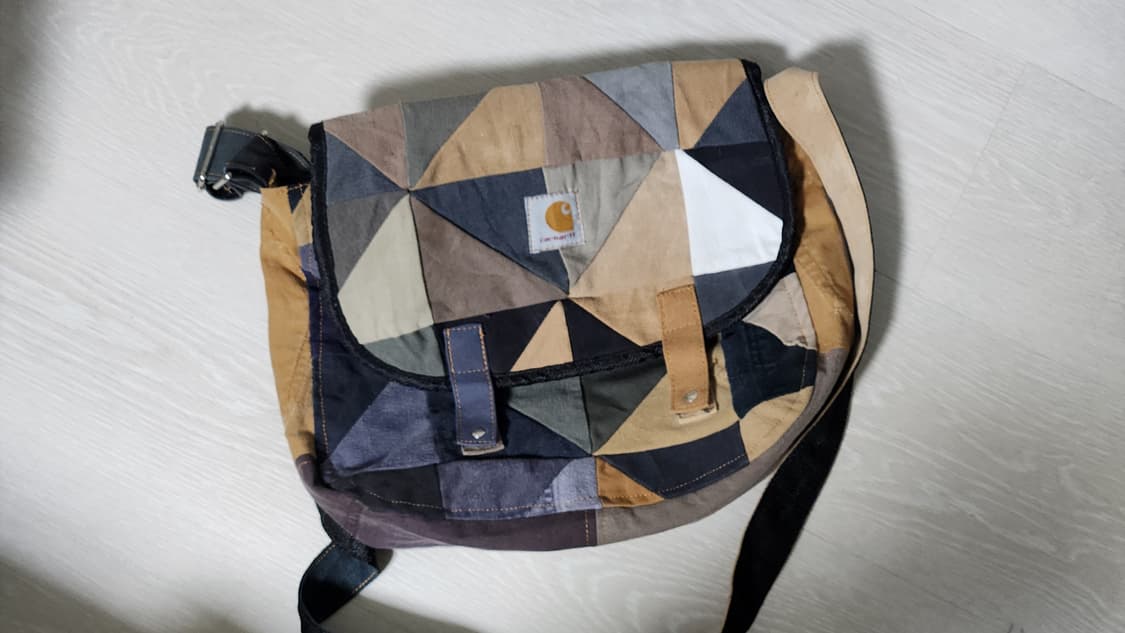칼하트
CARHARTT 리메이크 패치워크 크로스백 상품이미지1