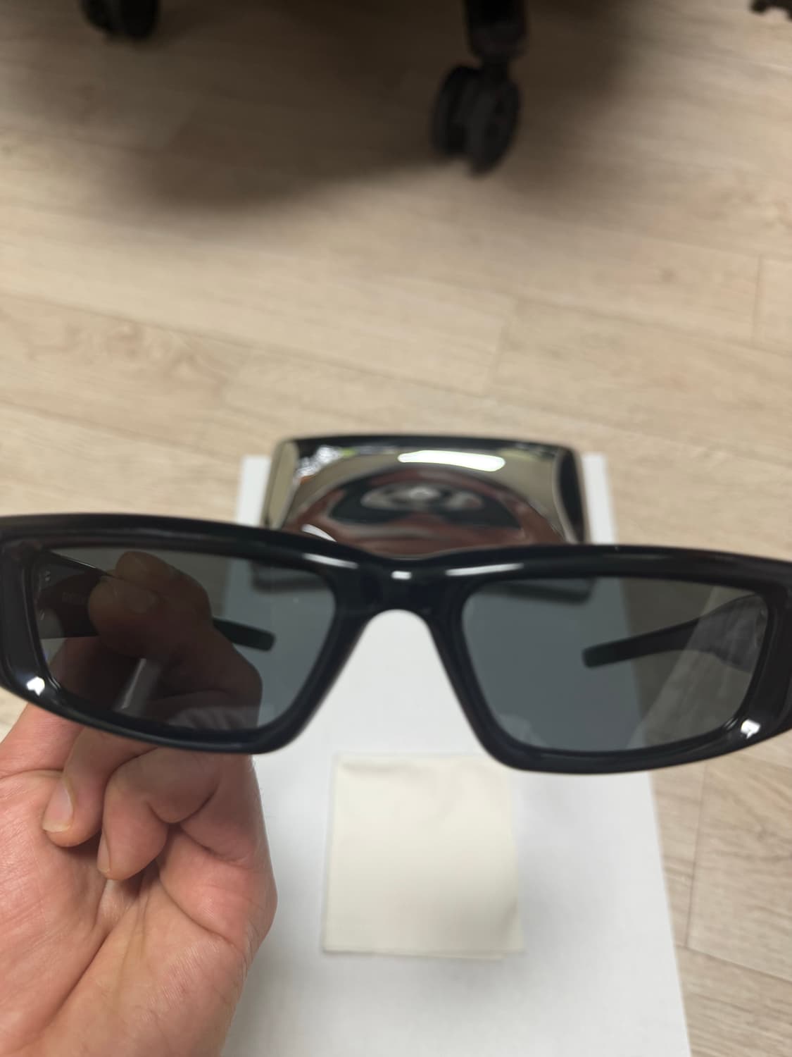 젠틀몬스터 실버클라우드(01)팝니다. 상품이미지5