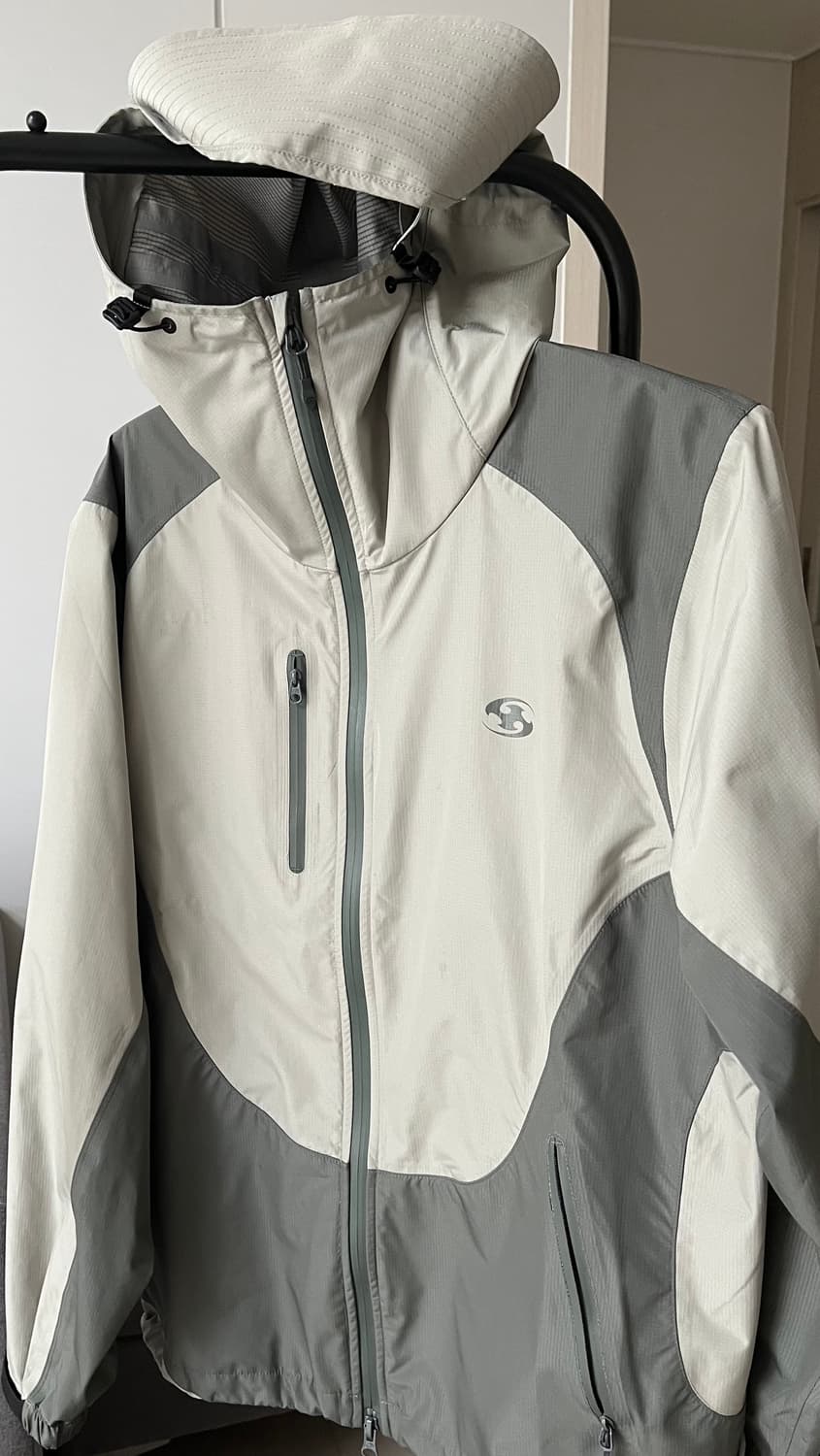 산산기어 24fw 2.5L 바람막이 판매합니다. 상품이미지1