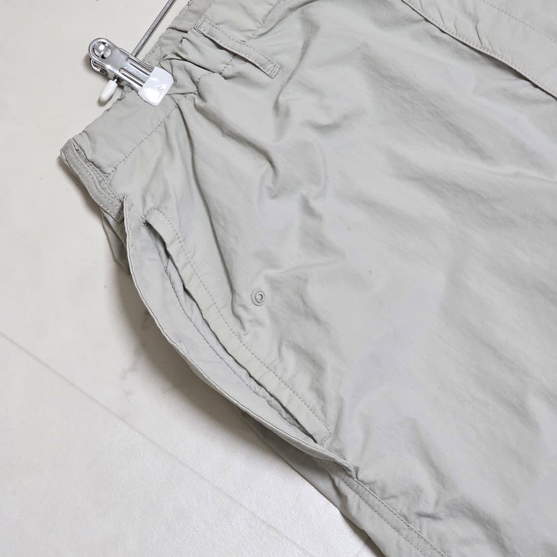 XL) GU 나일론 파라슈트 와이드 팬츠 라이트그레이 상품이미지2