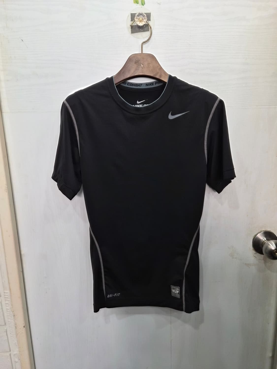 M,95 )) NIKE 나이키 프로컴뱃 드라이핏 반팔티셔츠! 달라붙는핏 상품이미지2