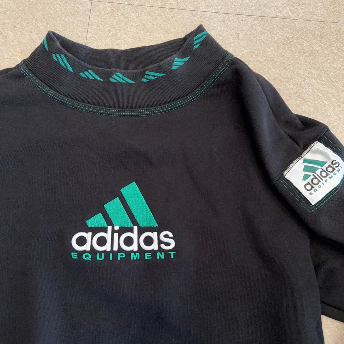 아디다스 이큅먼트 스웻셔츠 상품이미지2