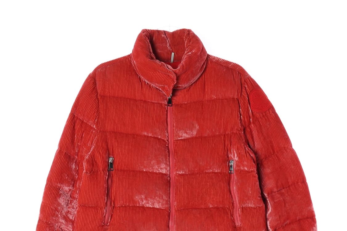 몽클레어 벨벳 코듀로이 다운 재킷 숏 패딩 2WAY 집업 푸퍼 레드
 상품이미지4