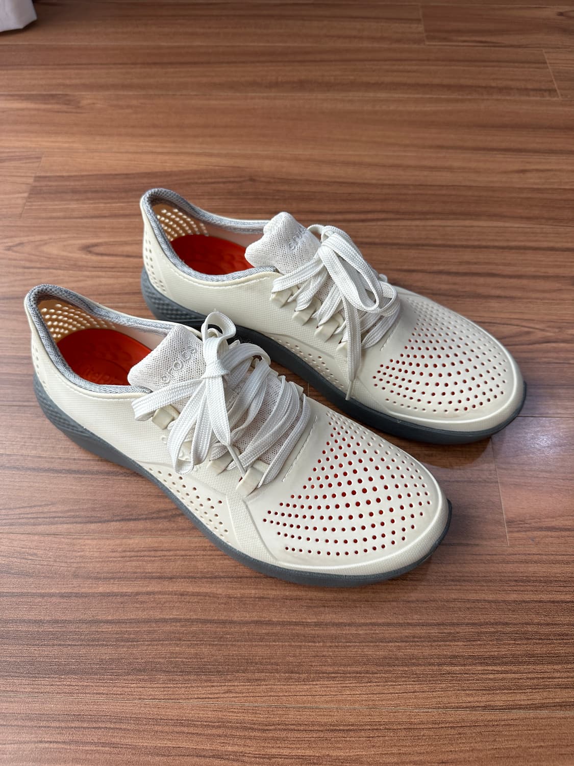 280 크록스 라이트라이드 페이서 맨 화이트 상품이미지1