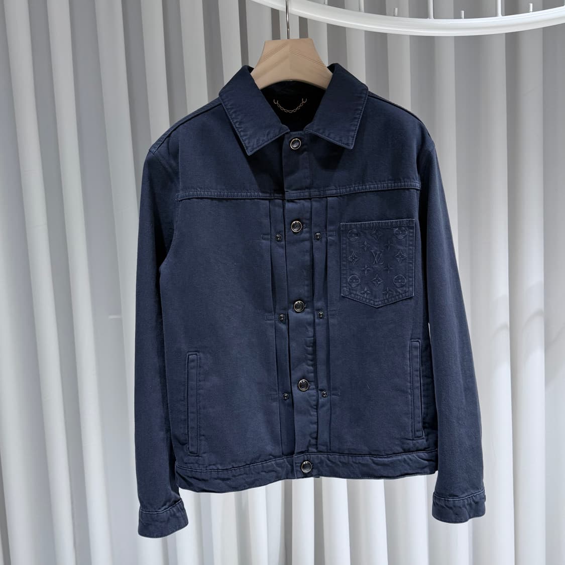 48 / 루이비통 퍼렐 가먼트 다이드 데님 타입 트러커 자켓 /26SS 상품이미지3