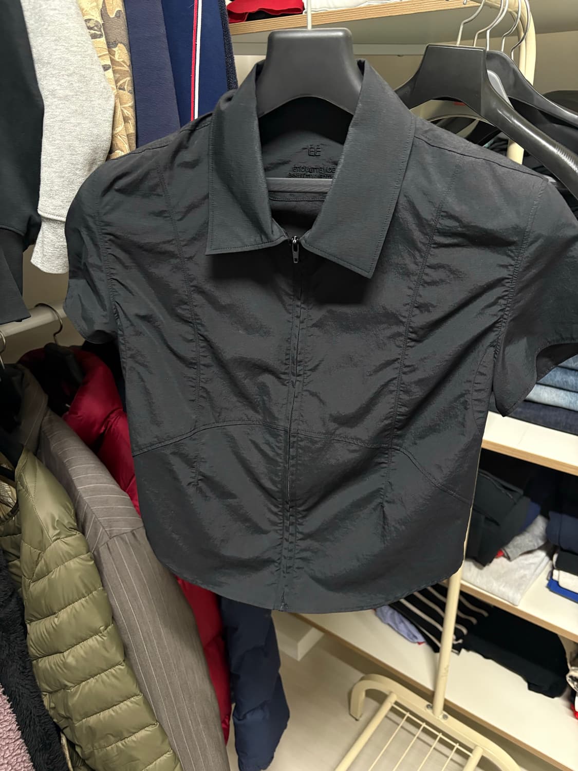 EE 블랙 반팔셔츠 상품이미지1