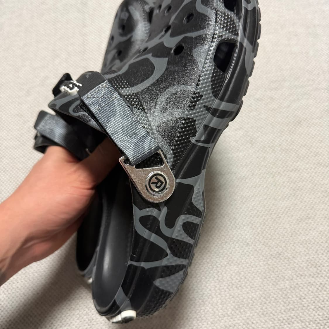 베이프 x 크록스 카모 클로그 블랙 상품이미지6