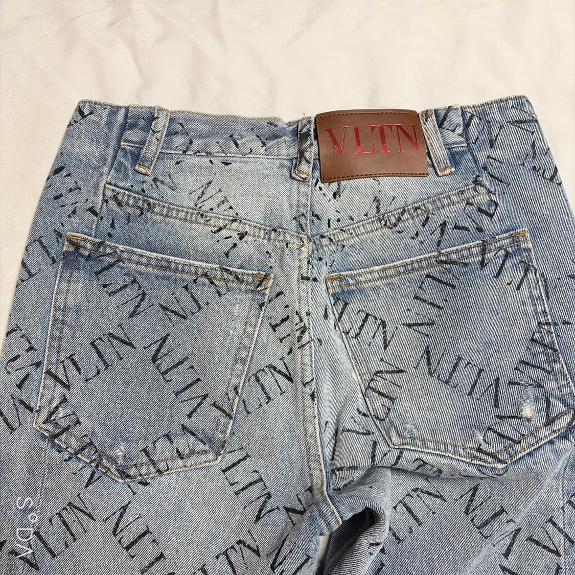 발렌티노 VLTN 패턴 롤업 데님 팬츠 XS 상품이미지3