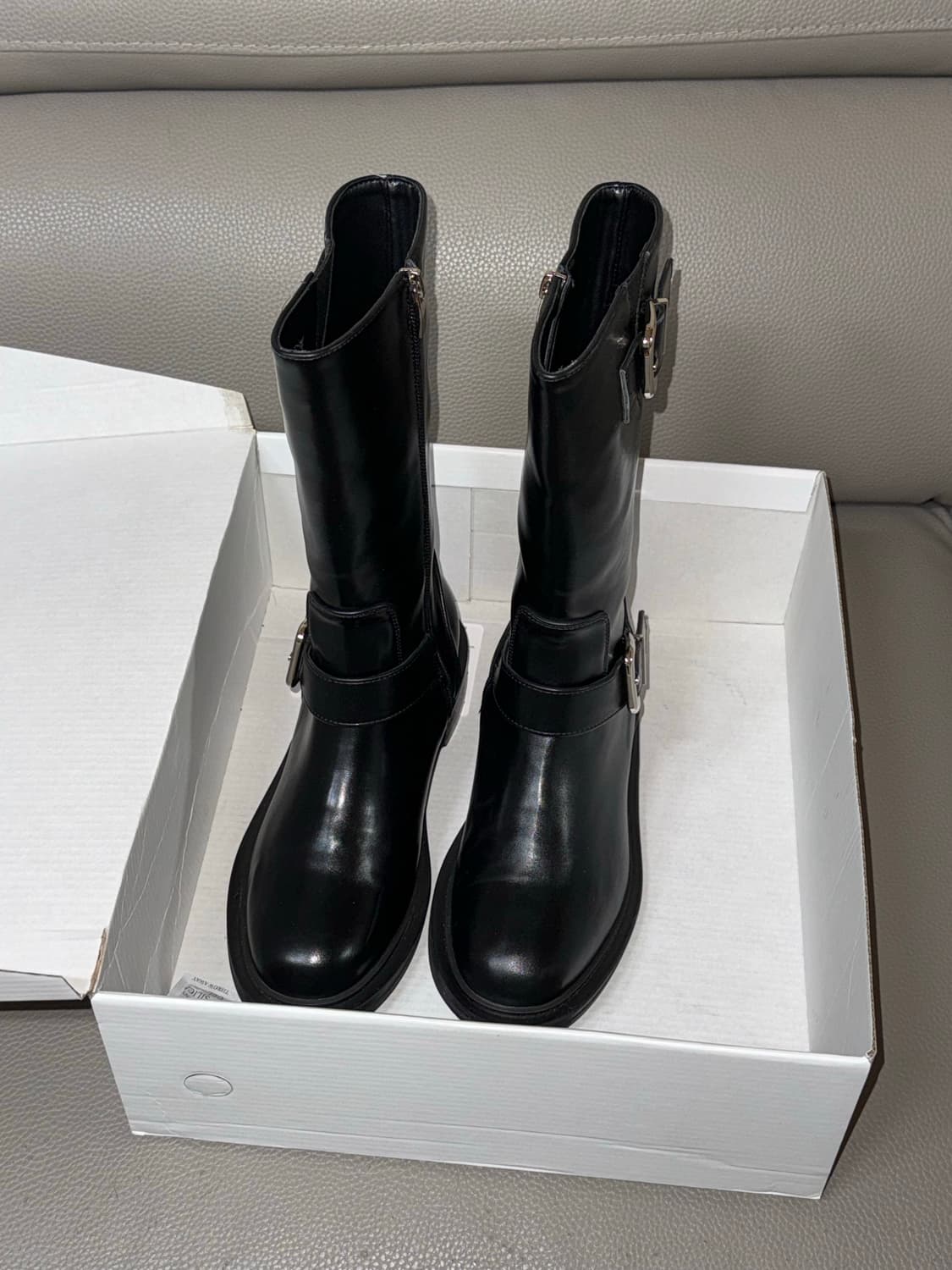 솔트앤초콜릿 라운드 토 라이딩 버클 미들부츠 상품이미지1