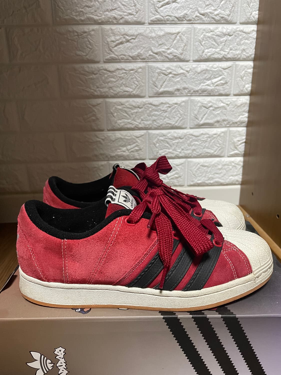 아디다스 x YNuK 슈퍼스타 레드 상품이미지2