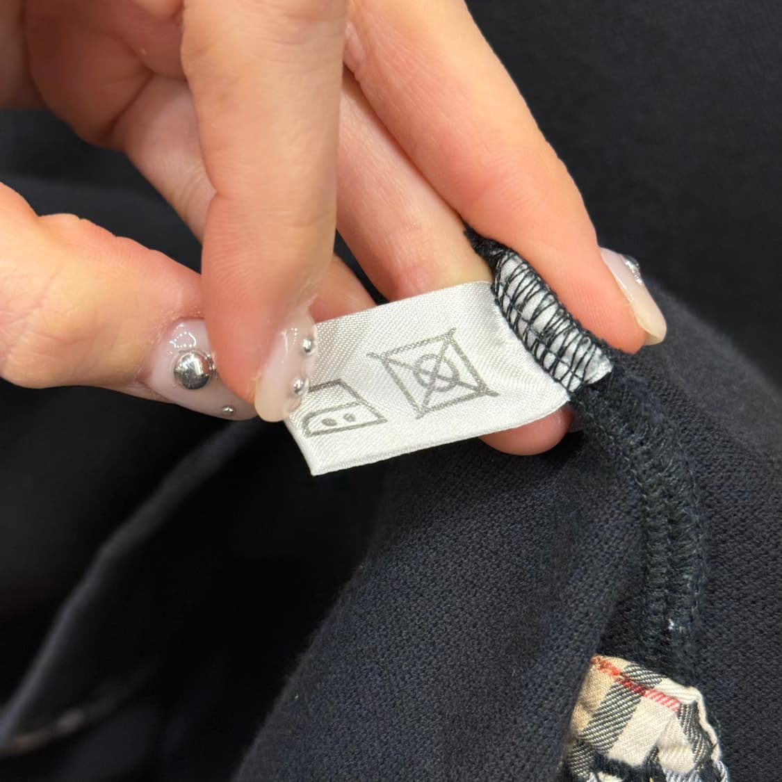 버버리 카라 반팔 피케 티셔츠 자수 로고 디테일 기본핏 블랙 상품이미지8