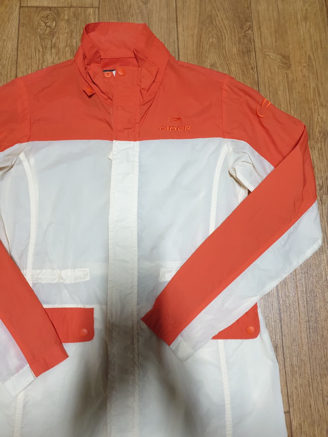 1056 아이더 아웃도어 바람막이 90 사이즈입니다 상품이미지3